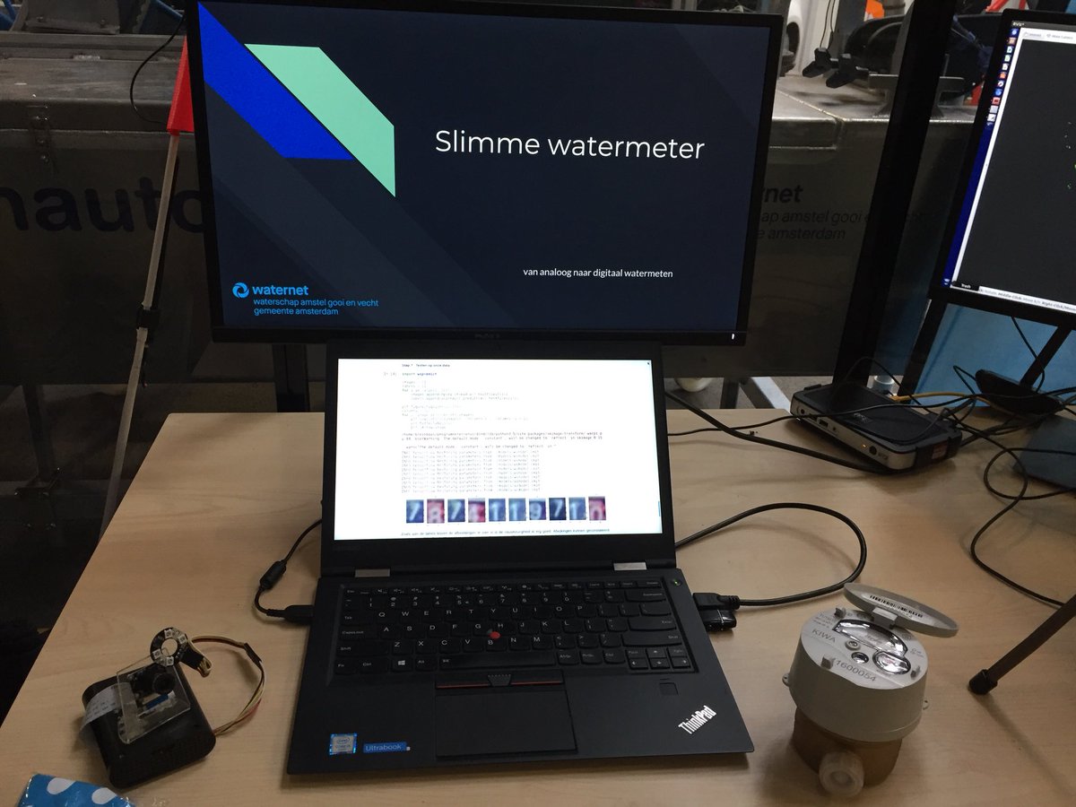 gmvandentop's tweet image. Slimme watermeter, dijken beoordelen met een drone, sluisdeuren controleren met autonoom varende onderwatercamera, maaisel gebruiken voor meubilair, verkeersborden én scooter - vandaag bood @ProdockAdam een kijkje in de innovatie keuken van @Waternet en vele andere start ups #vet