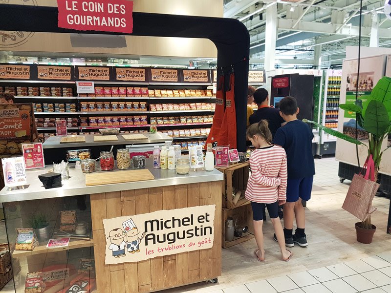 wizzfactory's tweet photo. Les ambassadeurs supersoniques @Michel_Augustin organisent une #dégustation sympa jusqu'à Vendredi à @CarrefourFrance à Montesson! Atelier recettes, présentation de leur aventure un peu folle et #AnimationPhoto #matribu #bananeraie Made by @buzzeo_agency X @wizzfactory https://t.co/LOlKias4Lg