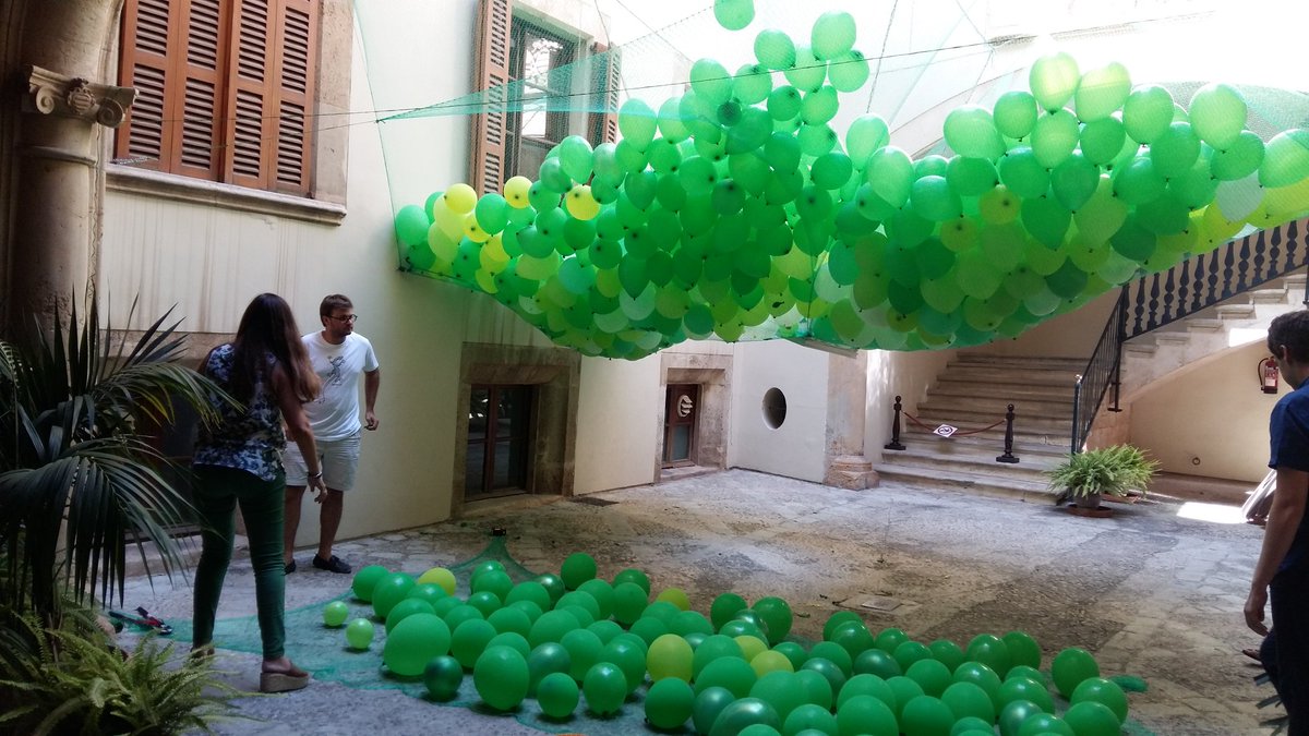 PalmaCultura's tweet photo. Les instal·lacions dels patis de #CanOms i #CanBordils prenen forma. Anotau a les vostres agendes un cap de setmana #InsolitFestival de l'11 al 15 de juliol @InsolitFestival @culturamallorca https://t.co/MFDmfnopFm