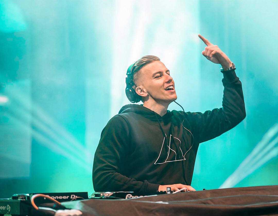 MASmgmt's tweet image. We can't help but put our hands up when @iamlvndscape is behind the decks! 🙌