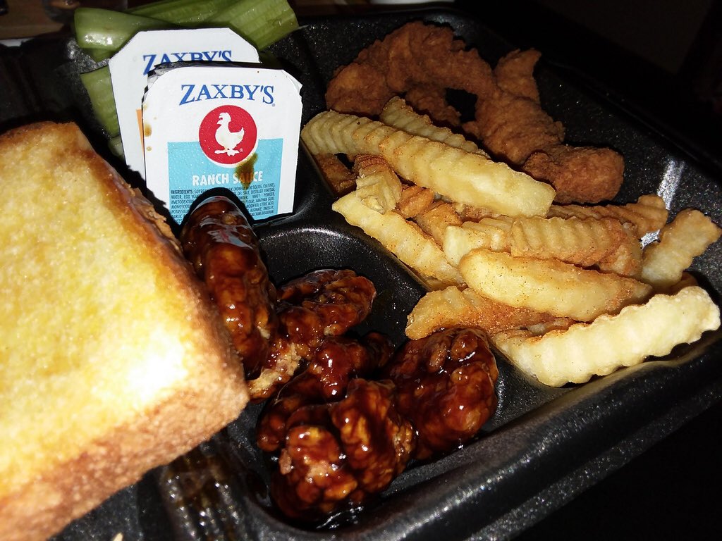 jacksatron's tweet photo. I mean let’s be honest no one wants a salad look @Zaxbys https://t.co/NEqAktt6pY