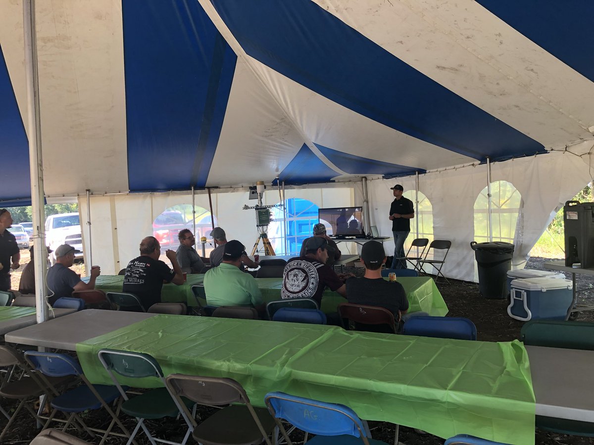 HorizonAgTurf's tweet image. Sprayer Ride and Drive underway. @AglandCo  @dustinweinkauf  #johndeere #exactapply #agronomy #R4045