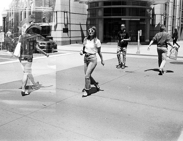 Split double
.
.
.
#ishootfilm #leicam2 #ilfordhp5 #streetphotography #SPiCollective #minneapolis #minneapolisphotographer #doubleexposure ift.tt/2uk95Ja