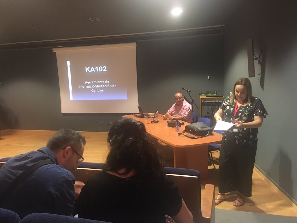martinezsilvia_'s tweet photo. I... ara un KA102 de la mà de Guillermo Blasco del @fpcatarroja Gran trajectòria en #ProgramesEuropeus #ErasmusCV #CefireValència #Paiporta #treballemigaudim @GVA_Cefire @sepiegob @aranvaro @AmeliaGrandaPin https://t.co/8bhxdAHEVd