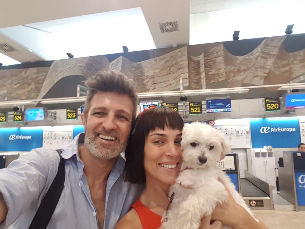 NereaGarmendia's tweet photo. Volviendo a casa en familia.
bienvenidogs@euskadi.com
#dogfriendly #BienvenidogsaEuskadi
#bienvenidogs #doggyetorri #dogspitality #chienvenue #euskadiconperro #fiestaperruna #dogparty
@DptoTurComCon @a_retortillo
@i_Euskadi
@visiteuskadi @dogvivant @ErcillaHoteles https://t.co/iwthRoNd9s