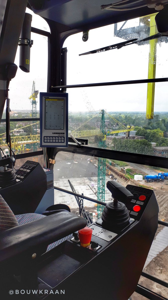 Bouwkraan's tweet photo. Met behulp van een mobiele kraan van Blansjaar werd vandaag de 3e torenkraan van @Duravermeer op project @AFAS Dura Vermeer Bouw Hengelo gemonteerd.
@Gem_Leusden 
#AFASExperienceCenter #Leusden #AFAS https://t.co/QqzfZo4a8k