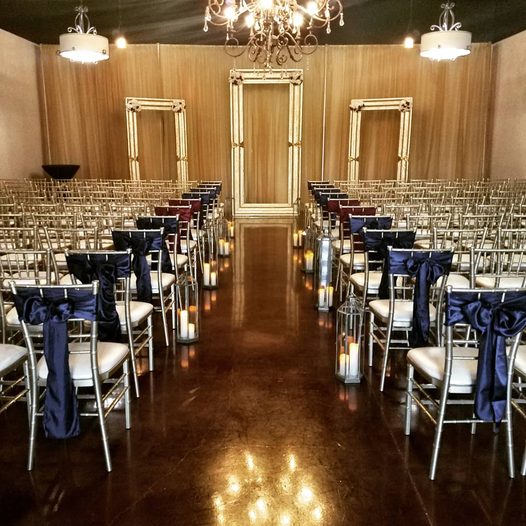 PGDRentals's tweet photo. We are super excited about this beautiful transformation that took place over the weekend at @themanderley 💋
#paparazziglam #props #frames #transformationtuesday #specialevents #weddingdaymoments #dallasflorist #dfwflorist #floral #dallasweddingplanner #dallasbrides https://t.co/aU9wuxEUyu