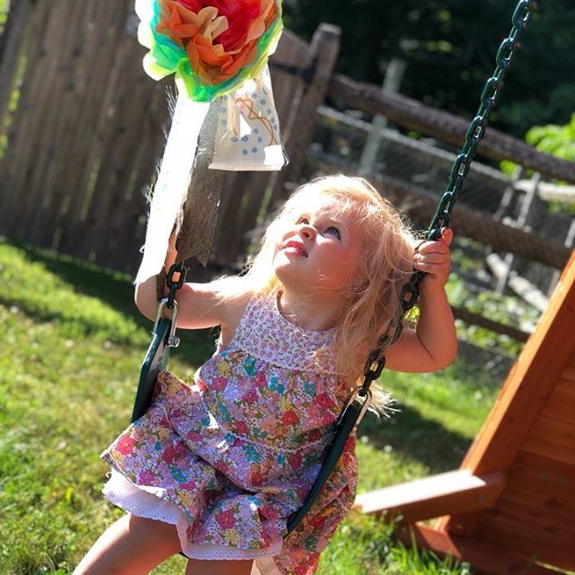 WarwickArtsFest's tweet photo. Creating summer magic. 
Make your own Wonder Wand on Saturday, July 14 at Wonder Wander Warwick.
🧚🏽‍♂️ 🎨 🌺 🎀 🌟
#wonderwanderwarwick #wonderwand #warwicksummerartsfest #experienceart #makeart #warwickartsfest #warwickartist #hudsonvalleyhappenings #hudsonvalleyart https://t.co/sfLjFdHUEH