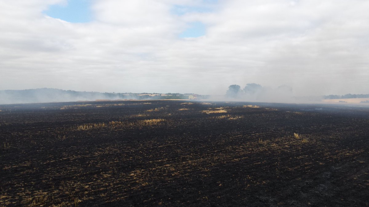 SuffolkFire's tweet photo. This afternoon @SuffolkFire we have dealt with a #fieldfire #stanningfield #BuryStEdmunds the incident is now concluded. It involved 8 appliances #firefighters a #commandSupport vehicle and a #unimog Great effort by all involved saving #farmBuildings #fireaware #FireSafety https://t.co/HVWqDQkrT3