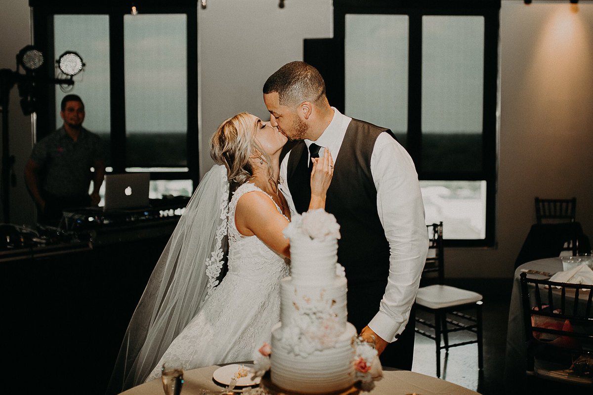 themaneonmain's tweet photo. to have and to hold💍

📸: Rachey Joy Monet Photography https://t.co/iNSIZMPE3E