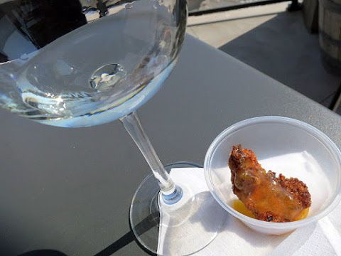 cono_sur's tweet photo. Review from visit to 🇨🇦 #Niagara to during #Wine Fest now posted: https://t.co/8P5sKaY4Wq @NiagaraWineFest @VinelandEstates @MegalomaniacJHC @Pillitteriwines @coyotesrun #food #festival #NiagaraWine #NOTLwine #VQA https://t.co/MYuWsVUT9n