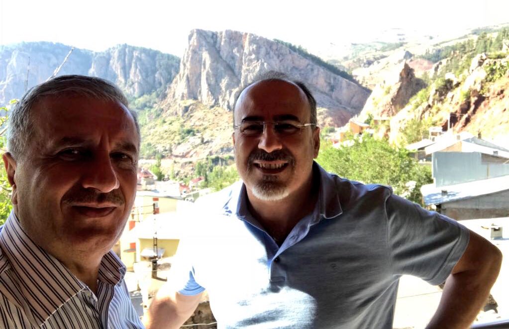 keremiskan's tweet photo. Ağabeyimiz @abdullahbasci misafiri olduk. Konya sıcaklardan kavrulurken Taşkent öylesine serin ki ceketsiz kimse bir yere çıkmıyor 😊 https://t.co/HyzqxpyqAh