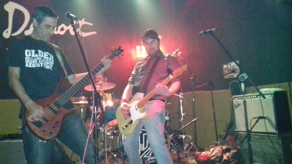 OlderHcPunk's tweet photo. Muchisimas gracias a tod@s los que se acercaron el pasado sabado a #DetroitClub en #Morón fue una hermosa noche con amigos... A las bandas con las que compartimos escenario #NokNok #Concordia y #Biff siempre un gusto tocar con amigos y compartir esa camaraderia!
#OlderHcPunk2018 https://t.co/DApFyMQ7rF