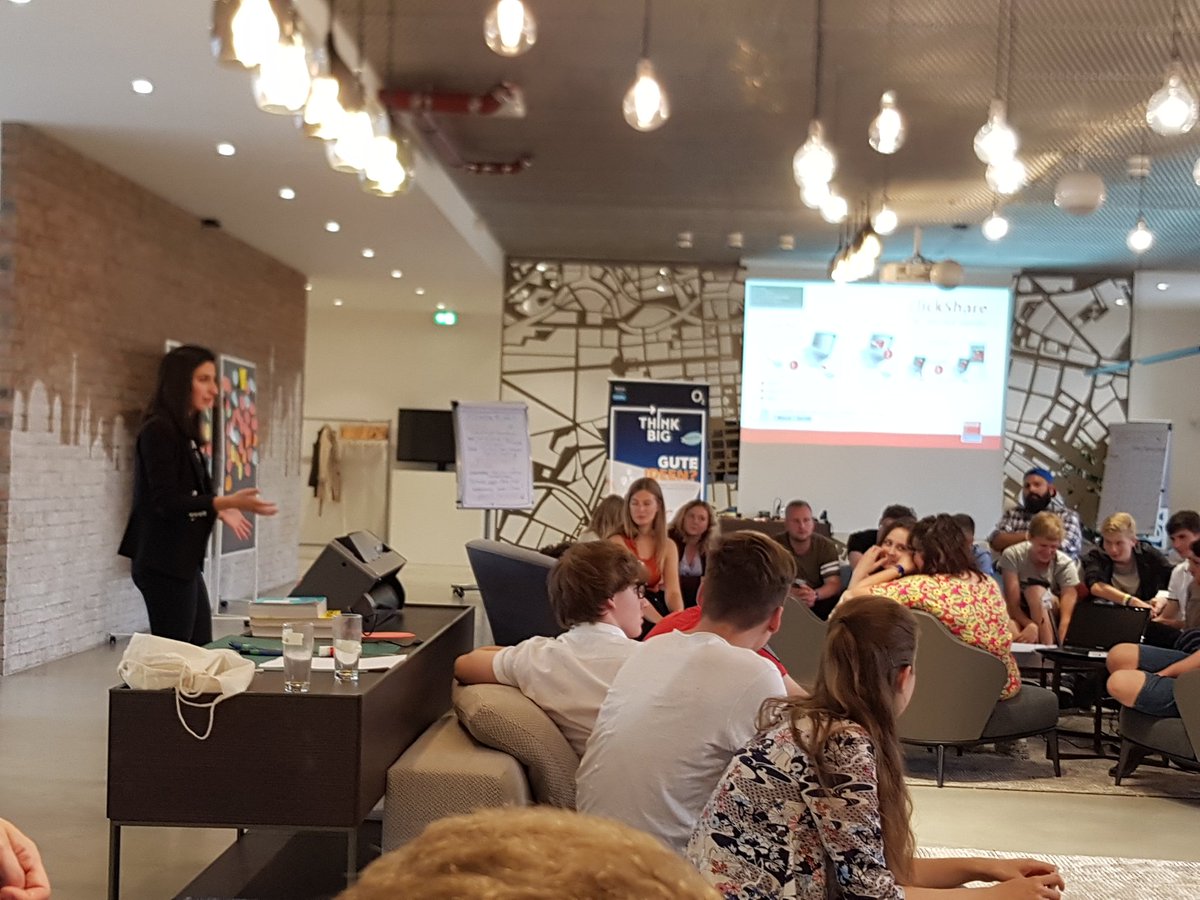 dstaskiran's tweet image. Bei unserem #thinkbigcamp zum Thema Making &amp;amp; Coding motiviert Programmiererin @ayadoingthings die Jugendlichen ihre Ideen und Träume zu verwirklichen. Vertrauen und Optimismus müsst ihr haben!  #o2thinkbig #digitalaha