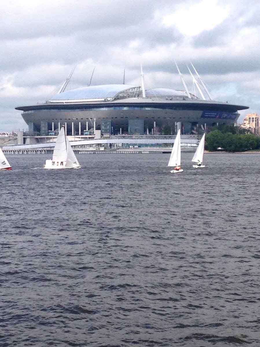 robertomorandu2's tweet photo. L'avveniristico stadio di San Pietroburgo pronto per la semifinale Francia Belgio ultima partita dei campionati del mondo nella città sulle rive della Neva https://t.co/Iegsr0L6EH