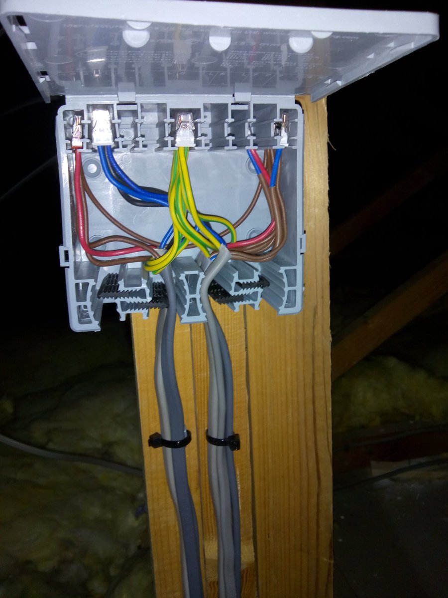 RWheatcroftElec's tweet photo. The @wagobox XL is a handy thing for multiple lighting connections. With @WAGOLimited #Wagos of course. Out of the way of loft storage &amp; Insulation. Just the way I like it. #IFixStuffWithWires https://t.co/1lxrPOIemV