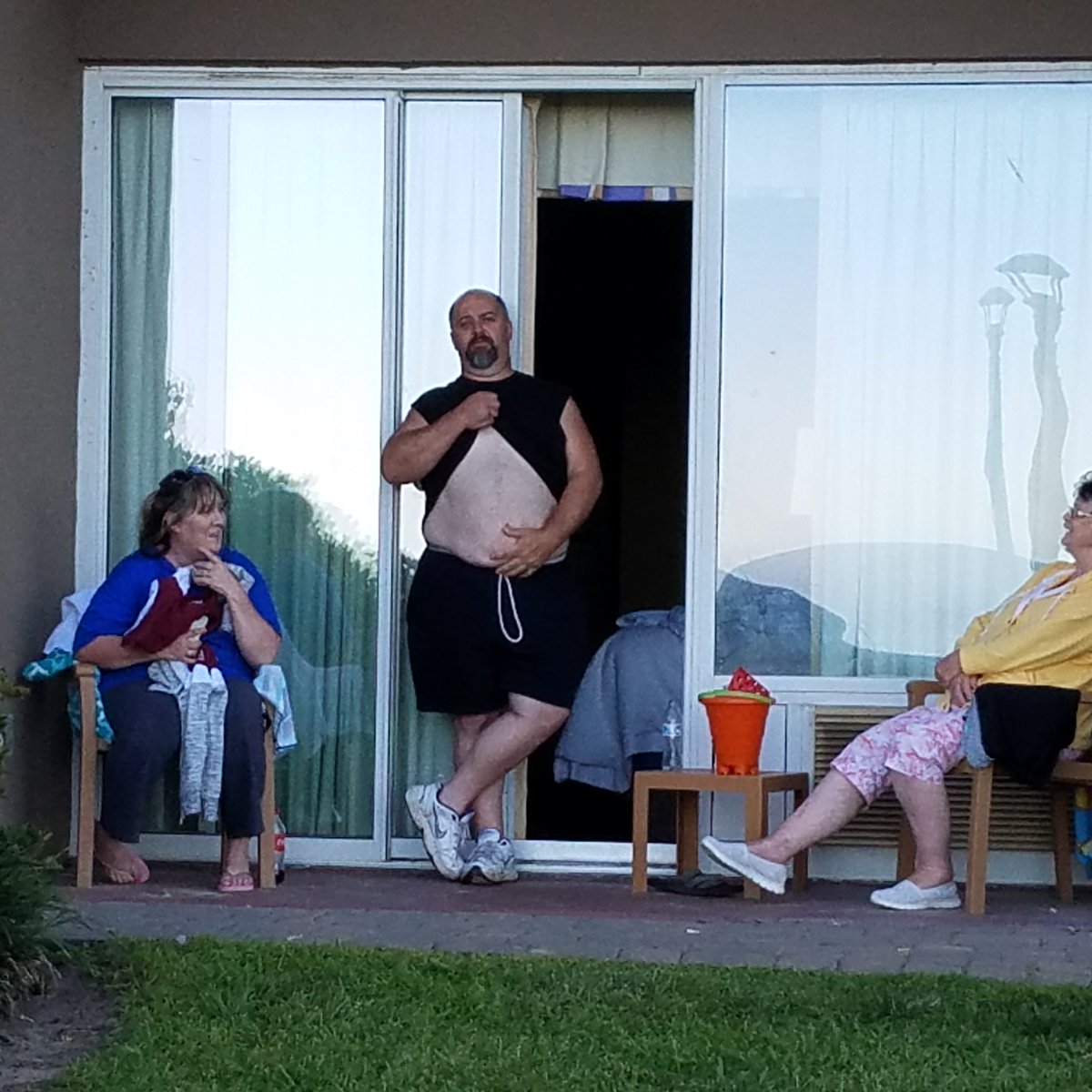 freddy_calub's tweet photo. #beachlife #family #weirduncle https://t.co/0ancegayFU