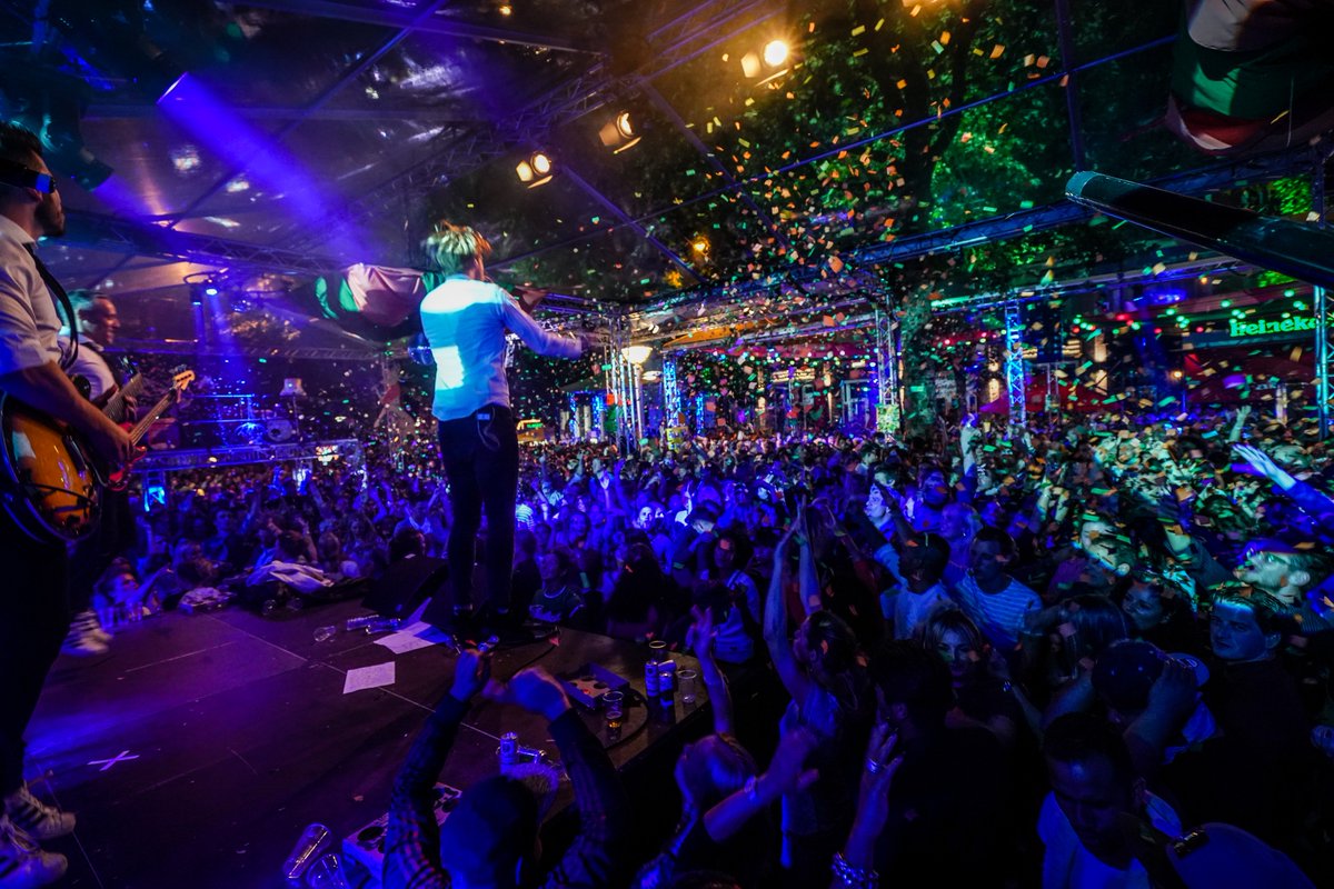 ArtistCapitol's tweet image. Het grootste vrij toegankelijke evenement van Nederland, @vierdaagsefeest, gaat zaterdag 14 juli weer van start. Gedurende 7 dagen treden meer dan 3.000 artiesten op waaronder onze eigen toppers @Onineband, @TRAFcoverband &amp;amp; @popgunnn. Foto: Jan Willem de Venster Vierdaagsefeesten