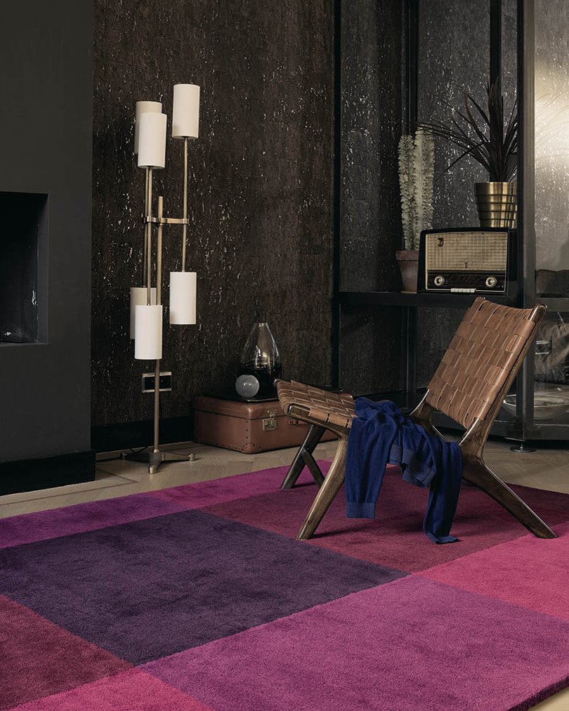 This bespoke vibrant rug really gives this aesthetic living room character. Design your dream bespoke rug at #Higherground #loveyoursurrondings
.
.
 #bespoke #luxury #luxuryhomes #carpet#floor #rug #livingroom #houseideas #aethetic#woodenflooring #oak #photography#interiordesign