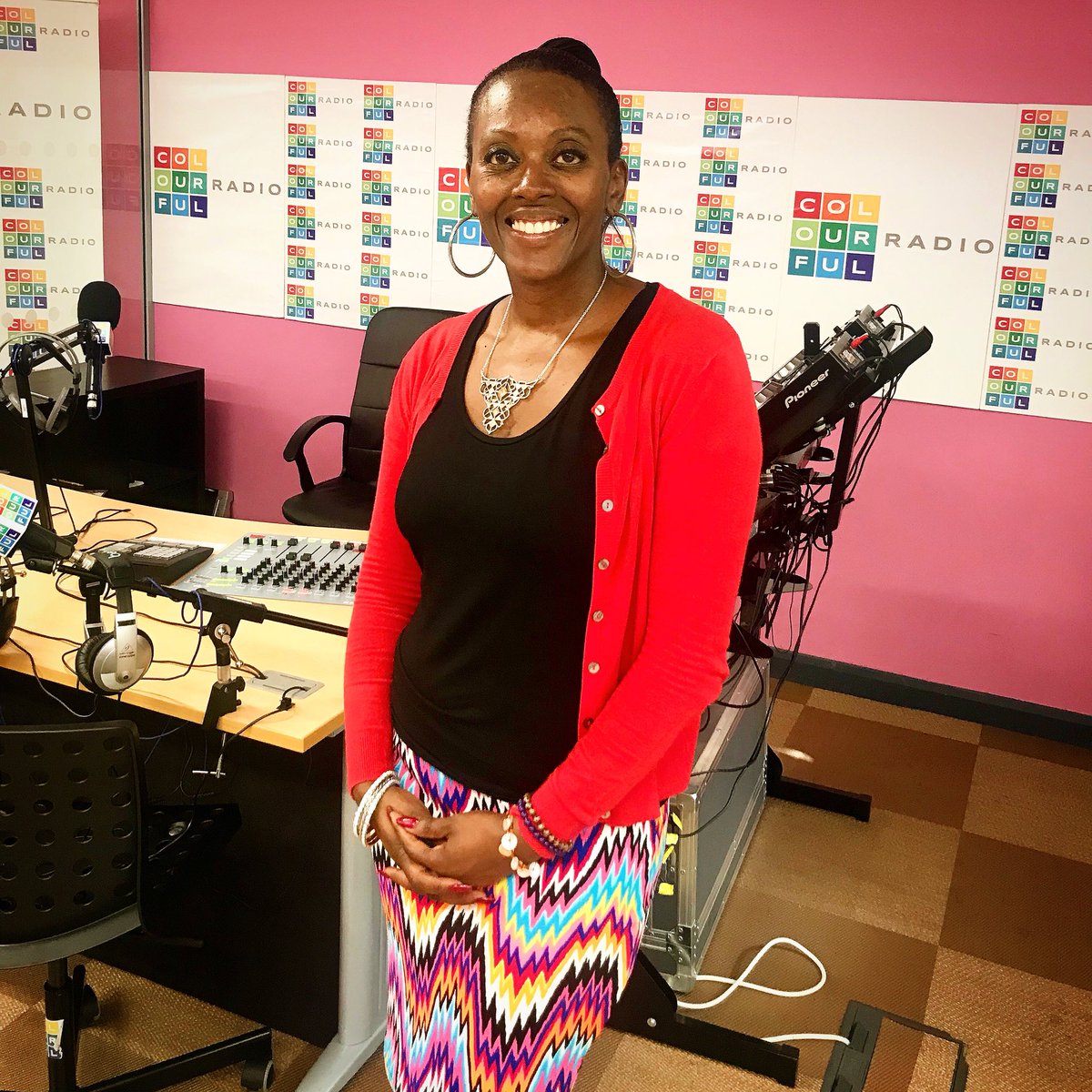 TheAfricaCentre's tweet photo. Wishing a very Happy Birthday to the fabulous @divajulieann from @colourfulradio - who keeps our afternoons at @TheAfricaCentre bubbling & popping from 4-7pm every weekday with the very best music! 🌈🎈🥂🎈🌈 She even had her own fly-past today! ✈️
#birthdaydiva #divabirthday https://t.co/cbHiUqRpo7