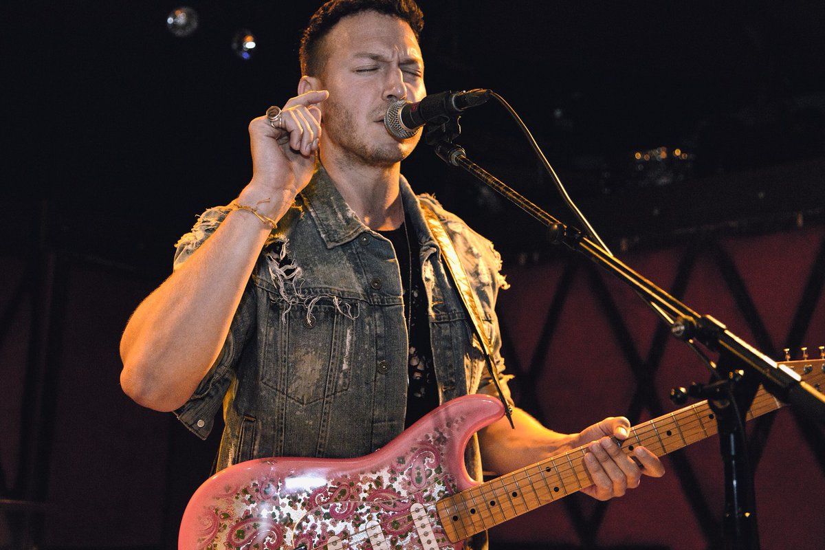 🌿Photo Showcase 🌱
Brooklyn based artist <a href="/stolarmusic/">🌐 STOLAR.ETH</a> created a greenroom oasis while playing at the <a href="/RockwoodNYC/">Rockwood Music Hall</a> - check out the coverage below!
📸 @RaeDoryLB 
babetalk.tv/2018/07/10/pho…