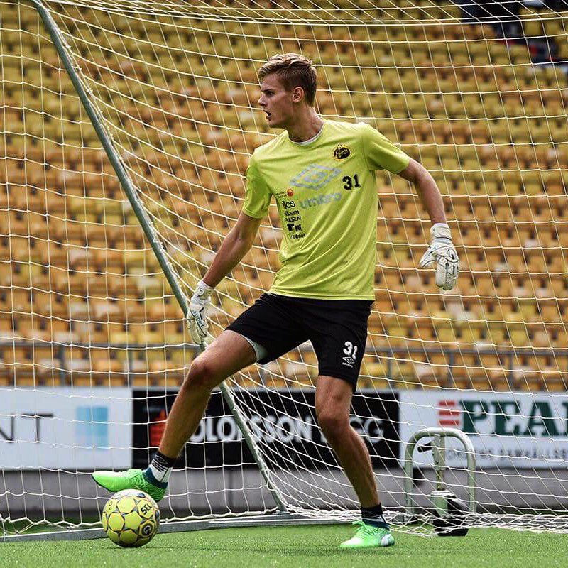 Timronn's tweet image. Väldigt glad och stolt att numera tillhöra Elfsborgs A-trupp och världens bästa förening⚽️ #Elfsborg #ViTillsammans