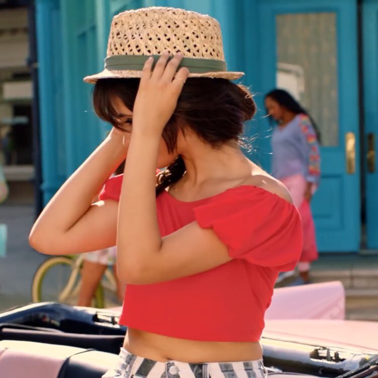 ccamilapics's tweet photo. latina vibes. 🔥 https://t.co/JVl04TNA55