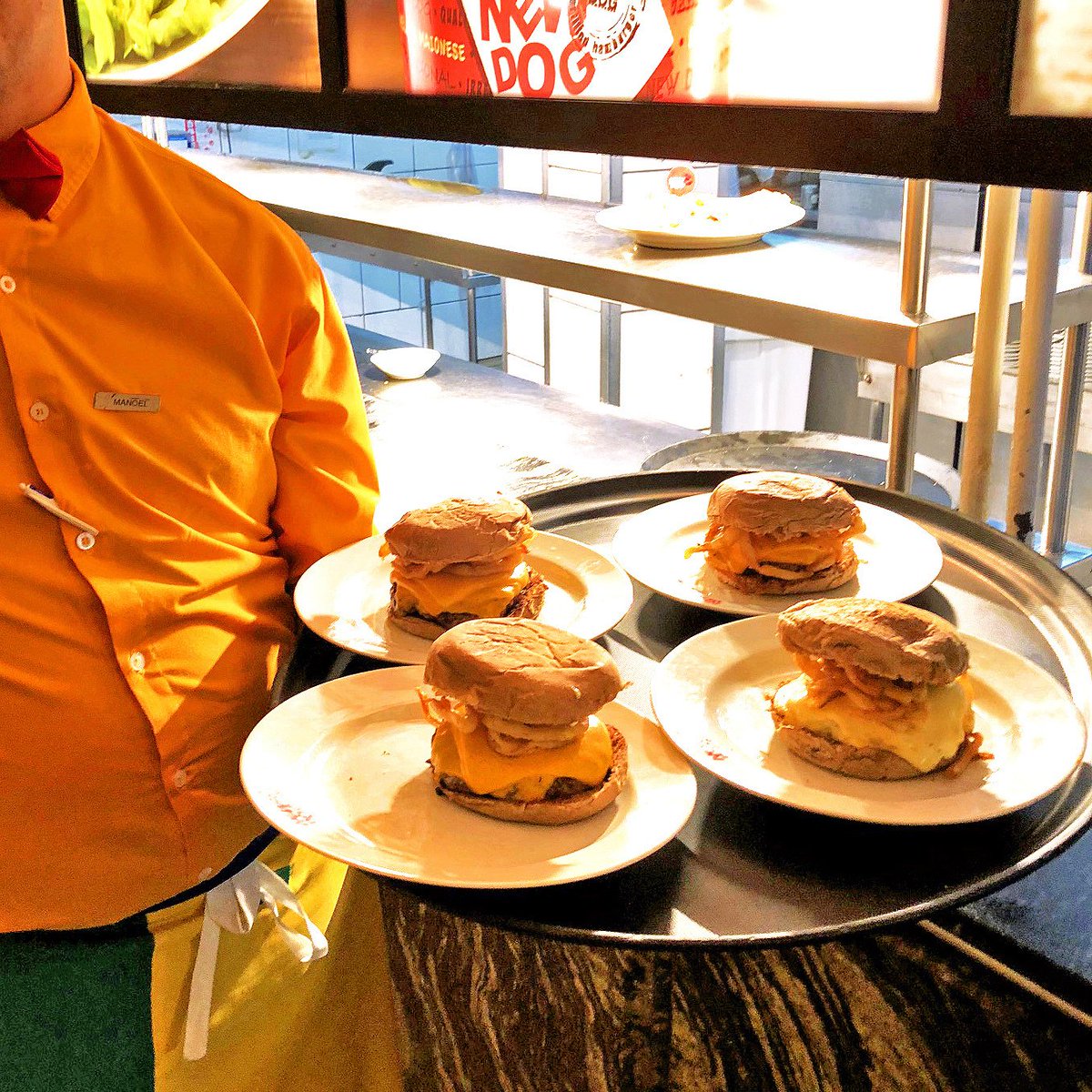 newdoghamburger's tweet photo. Bateu aqueeeela fome? Beeeem no #almoço? Adivinhem quem estamos abertos 😎 e com nossa produção a todo vapor? Vem pro #NewDog!
#vempronewdog #burger #hamburgueria #sp #newdoghamburger #food #itaimbibi #itaimbibisp https://t.co/84qe88kGJq