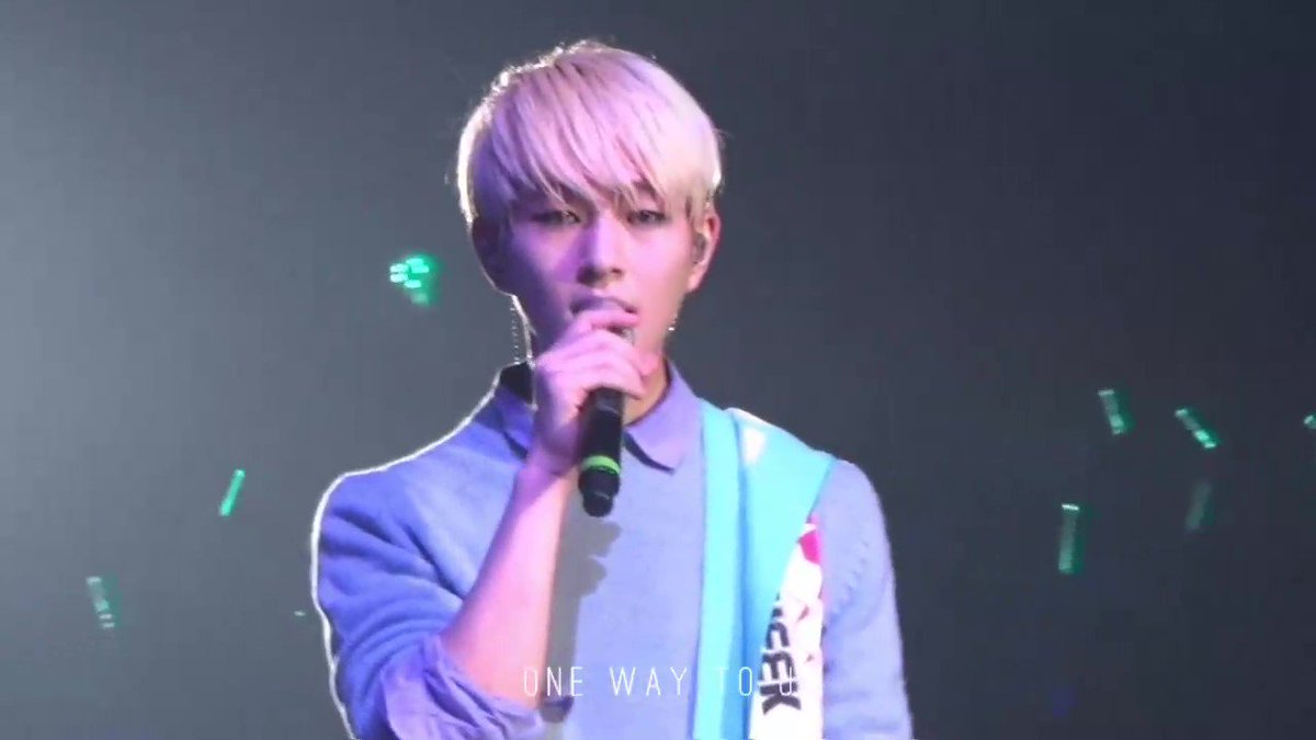 rairai_0530's tweet photo. @jjonghyunbot この時のオニュとリンクする。
髪の色も　服の色も・・
#オンジョン　#onjong https://t.co/Igr3iLJUua