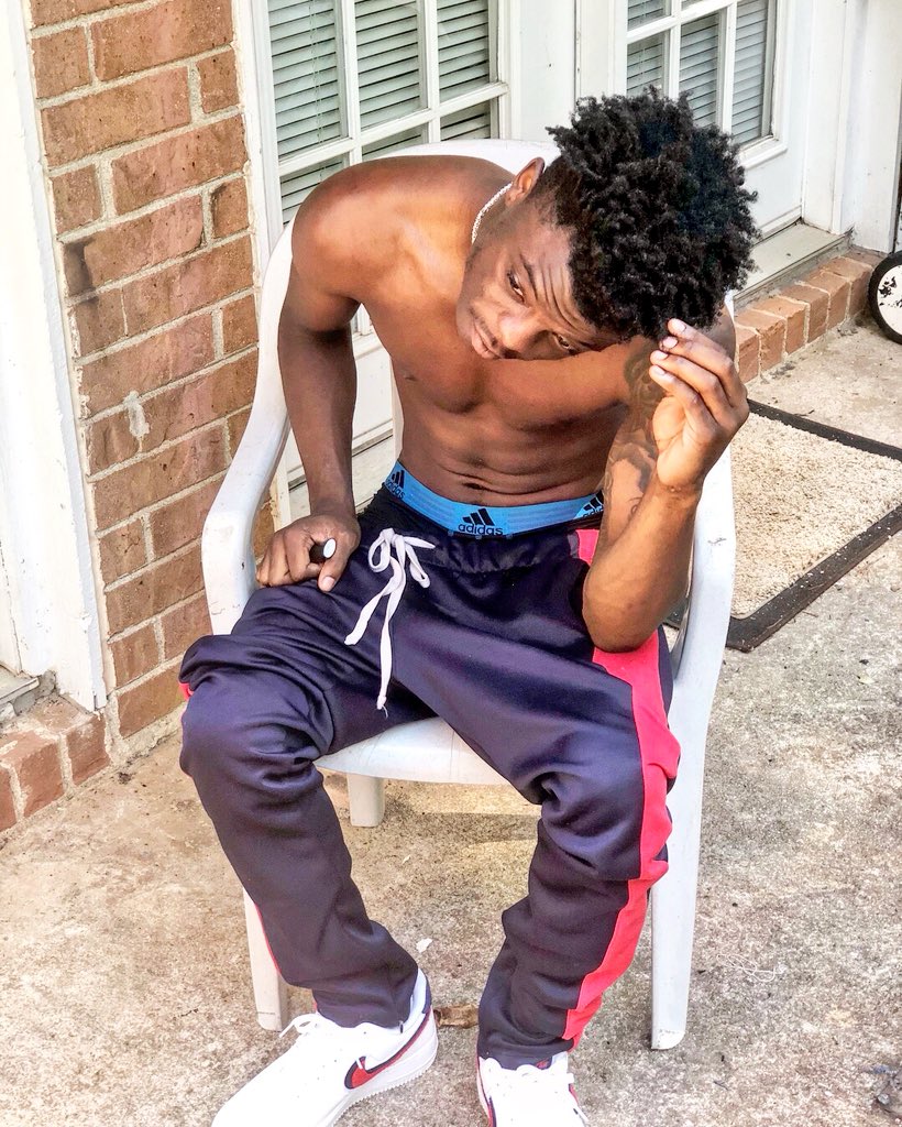 blockbabyx_'s tweet photo. I put da gang on my back wit no shirt on... 💜🔋 #FREELILROD #FREELILTONE #LONGLIVEWHISPA https://t.co/rJLmntwQLC