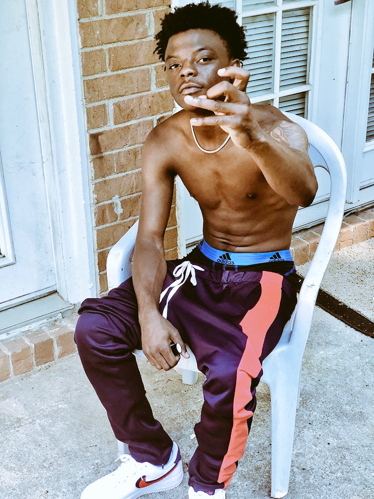 blockbabyx_'s tweet photo. I put da gang on my back wit no shirt on... 💜🔋 #FREELILROD #FREELILTONE #LONGLIVEWHISPA https://t.co/rJLmntwQLC