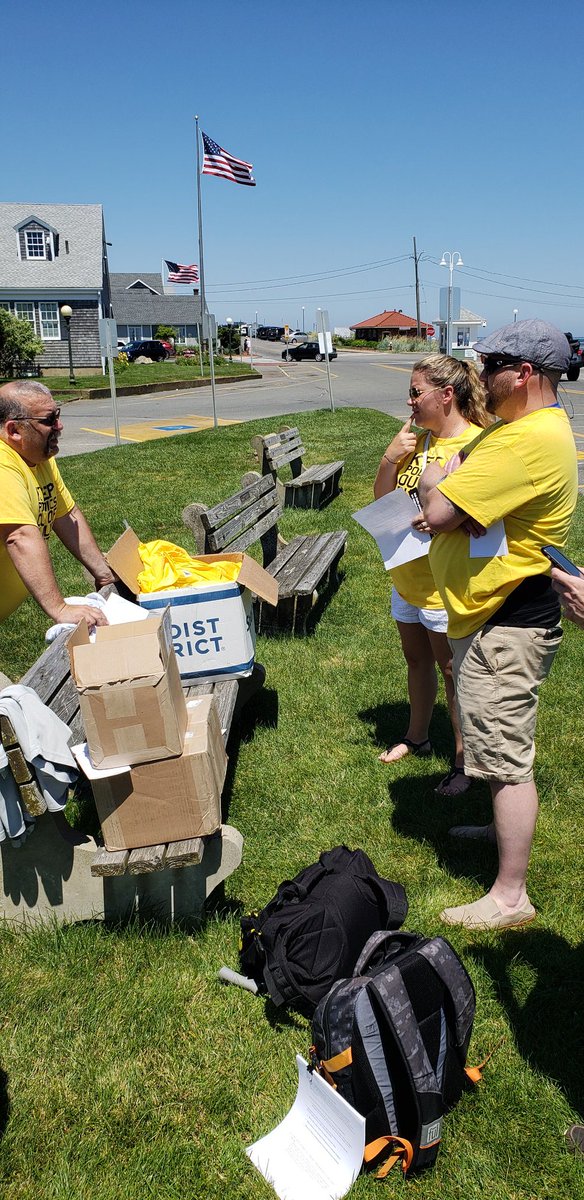 Beautiful day to fight for public safety on Oak Bluffs. #union #solidarity #PublicSafety <a href="/MacAttack617/">Mark Macchi</a> <a href="/OakBluffs5137/">Local 5137</a> <a href="/THE_PFFM/">Fire Fighters of MA</a> <a href="/IAFFdist3VP/">IAFF District 3 VP Jay Colbert</a> <a href="/PyleRome/">Pyle Rome Ehrenberg PC</a>