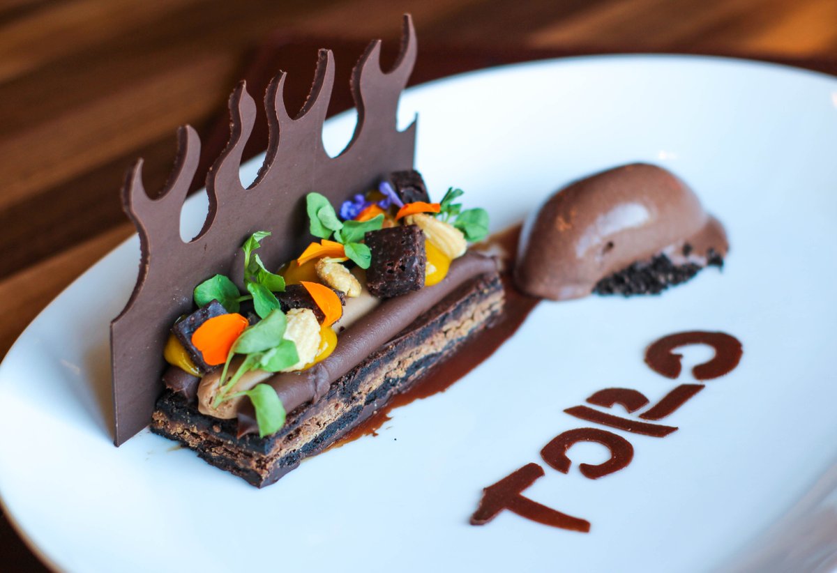 ToroSnowmass's tweet photo. Signature TORO dessert created by Pastry Chef @chefronv! 
. 
. 
. 
. 
. 
. 
#torosnowmass #toro #Torotuesday #viceroysnowmass #dessert #foodie #sweets #chocolate https://t.co/ImAJomwVHd