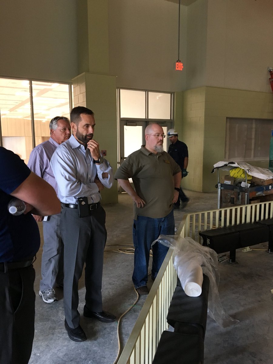 pcssdschools's tweet image. Welcomes continue for Dr. McNulty with @LanceLeVar at the #NewRobinsonMS #90yrSenatorStrong #pcssd #publicschools