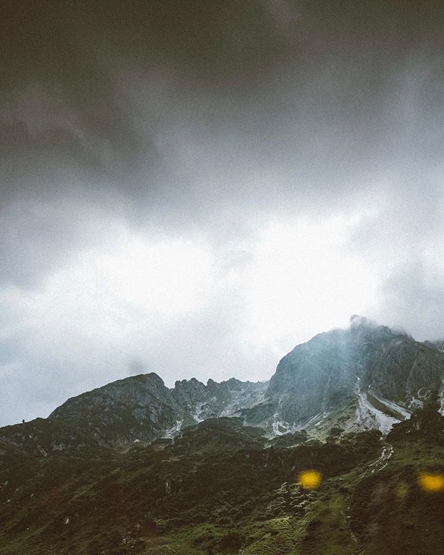 ChrisPerkles's tweet photo. far from heaven in my mind .
.
.
#Backwardscharm #moodygram #visitaustria #alpslife #diewocheaufinstagram #salzburgerland #salzburg #mountainlife #fujifilm #fujixh1 https://t.co/VKSPMYEw5q https://t.co/PyHYSx4dkg