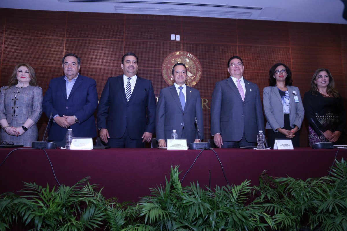 Gobernador <a href="/CarlosJoaquin/">Carlos Joaquín</a> inaugura formalmente el Foro de Industria y Comercio Exterior.
Sen. <a href="/JArechigaA/">Jorge Aréchiga Ávila</a> presente.