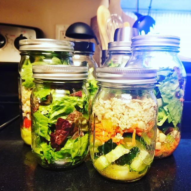 TrainerMegs's tweet photo. Have you tried mason jar salads yet? Share your favorite ingredients! Dressing at the bottom, crunchy veggies, grains and greens on top. Super easy and you can prep them for the entire week. #TMFitness
.
.
.
.
.
#Yummy #MealPrep #GlutenFree #Keto #TrainerMegs #fitness #SanJose … https://t.co/WrNEZ4J7dA