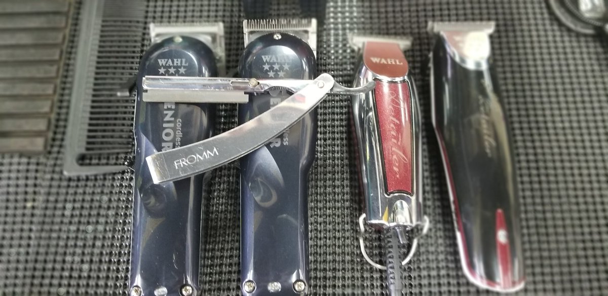 disco42111's tweet photo. NO ADDITIVES NO TEMPORARY HAIRLINES ALL NATURAL ROYAL STUDIO 1220 ELLIOTT DR MIDDLETOWN OH 45044
BOOK ME ONLINE 
https://t.co/jeHUvqeqdb 
#haircuts #barbershop #middletownohbarbershop #doingwhatILove https://t.co/hRdZ6gYTXO