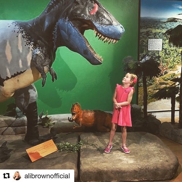 AZMNH's tweet photo. #Repost @alibrownofficial ・・・
Thanks for stopping by our museum. Adorable photo! ❤️😀👍. #trex #museum #azmnh #escapetheheat #museumfun #dinosaur #museumsofinstagram #arizona #mesa https://t.co/nUyreqbcCT https://t.co/WqiKxOBpUb