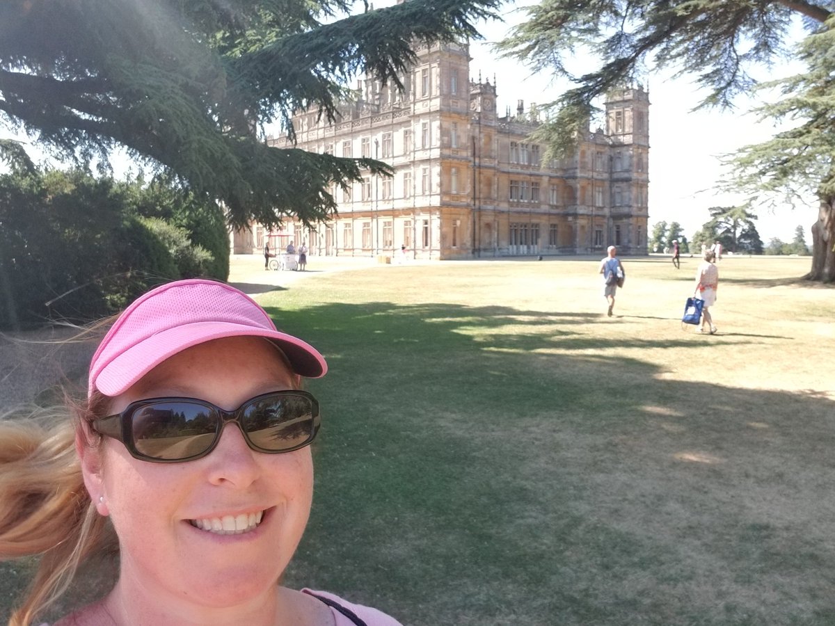 rashiandbel's tweet photo. The castle looked beautiful today!  #downtonabbey #londonvacation #highclerecastle @DowntonAbbey and the scones were yummy too #newfavoritesnack https://t.co/m7OJFYDyk4