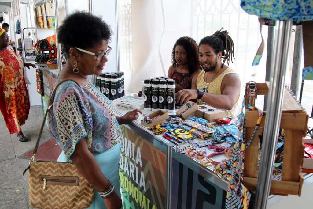 CENBrasil's tweet photo. Primeira edição da Feira de Empreendedores Negros Solidários agitou o fim de semana no Pelourinho https://t.co/xHg0q841pU https://t.co/F3iTbvmyiV