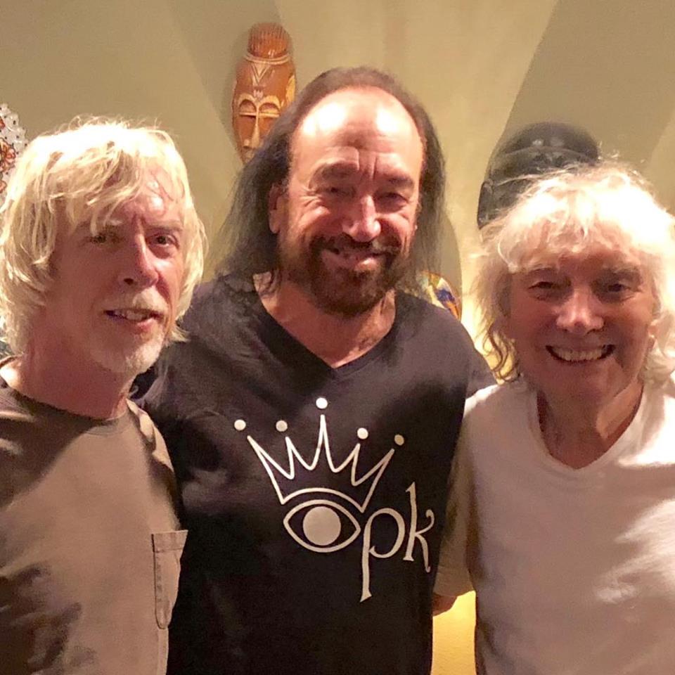 InvisiPoetKings's tweet photo. R-L The #legendary #Guitarist #AlbertLee with #MattForger (#MichaelJackson ) and #BarryKeenan of @InvisiPoetKings in the #Studio #recordingstudio on @barrykeenan new #Christmas #Song 🎄ROCKIN' CHRISTMAS🎄 https://t.co/26DaGWUksl