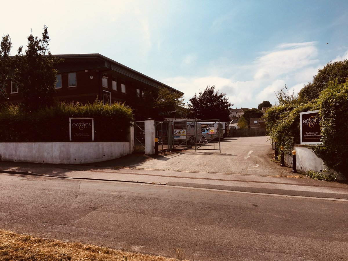 Asigns_SW's tweet image. Today we were rebranding the old Ministry of Pudding unit in Torquay for Eatons Patisserie! #standoutfromthecrowd 
Asigns leaders in #rebrandingsingage 
@Torbay_Hour @Devon_Hour @FirewatchSW @devonfox54