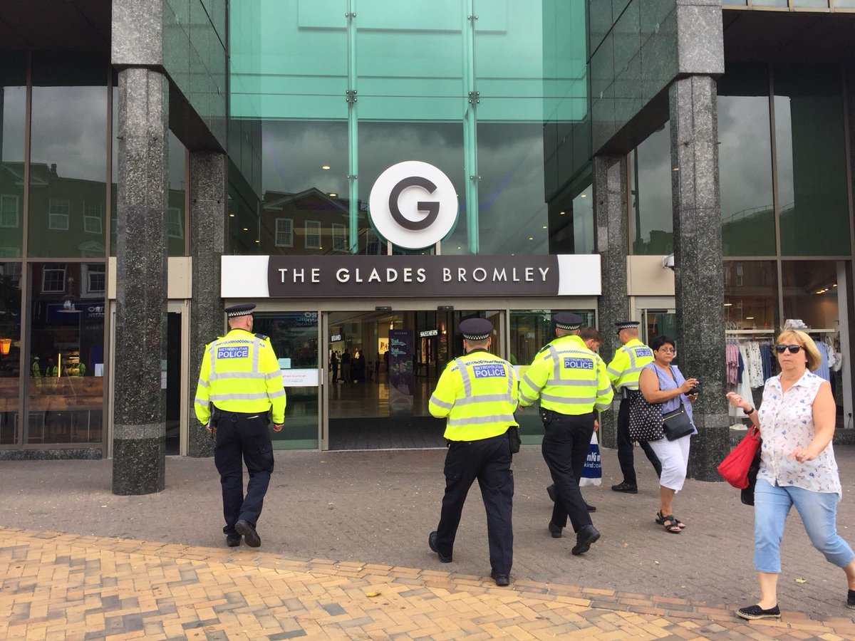 MPSBromley's tweet photo. #ProjectServator officers deployed to The Glades & Bromley High Street this morning; engaging with the public & businesses, spreading the #counterterrorism message. One arrest for immigration offences upon being spotted by our specially trained officers. #ifyoususpectitreportit https://t.co/kKafd8KVNX