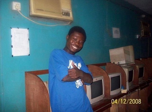 UnilagOlodo's tweet photo. I got my first job managing a cyber cafe in '08. What were you doing in '08? #In2008 #HumbleBeginnings #NoBeToday #PutSomeRespeckOnIt #BeProudOfYourRoots #StartedFromTheBottom #NothingWasTheSame #AwaTiinHustleTipeTipe #LetsBlowAbeg 🙏🏽 https://t.co/JFOXFnm7xW