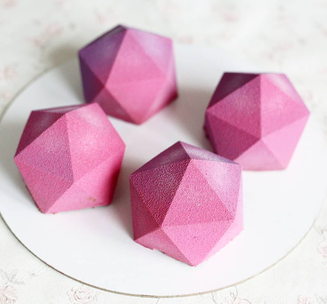 These beautiful #cakes were made by different #pastry #chefs and amateurs from all over the world. Tag me #dinarakasko if you want me to repost your cake. 
1. instagram.com/lidia2cake
2. instagram.com/my_little_cake…
3. instagram.com/torta.vkus
4. instagram.com/shanti_aa