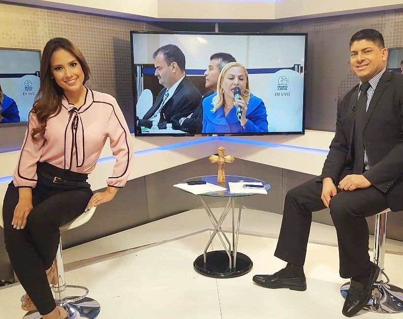 NexPanama's tweet photo. Nosotros informamos usted decide. @lupecastillero9 y @joseriosm con @nexnoticias #EdicionMD #NexSomosTodos https://t.co/rwRktqHMxE