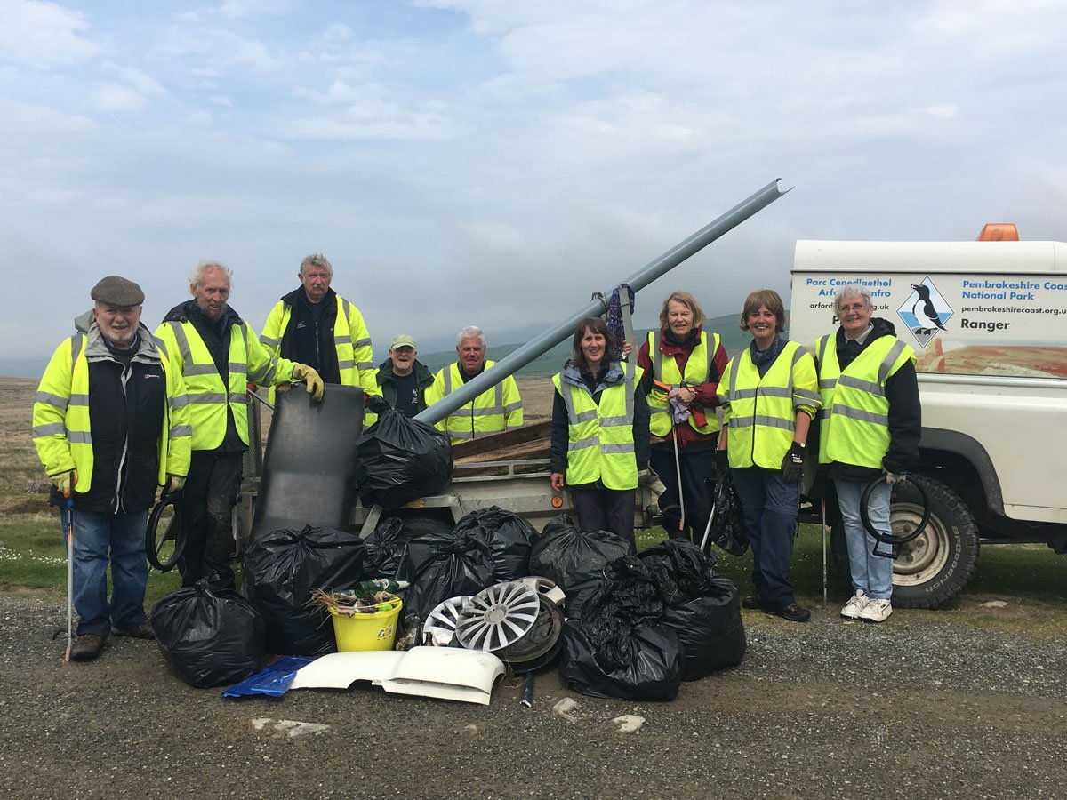 .<a href="/PembsCoast/">Pembrokeshire Coast National Park</a> National Park Authority Rangers are urging drivers not to throw litter from their vehicles, after ten bags of rubbish were collected by Voluntary Wardens, during an annual litter pick along the B4329 road through the Preseli Hills. ow.ly/5V6w30kT3n8