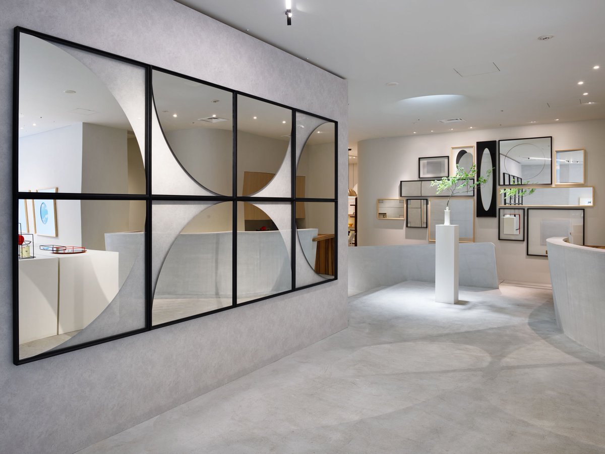 Cassina's tweet photo. The Deadline mirrors by Ron Gilad, on show in Tokyo at Cassina ixc. #Design #cassinaixc #fragmentsoflife #rongilad #tokyo https://t.co/RkKwTDmcjB