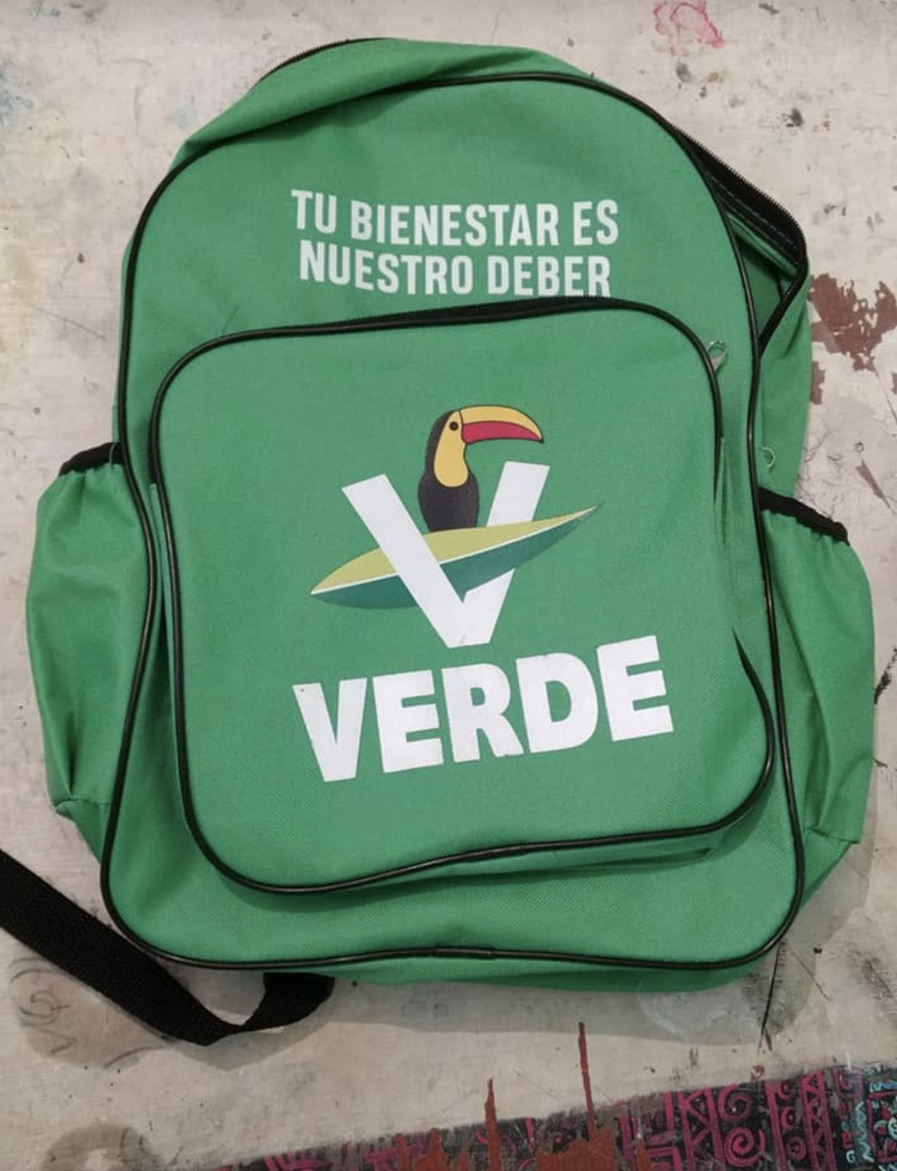 IZQmx on Twitter: "¿Los Partido Verde te dieron una mochila? da vergüenza utilizarla? Aquí un ejemplo reciclar los productos regalan (con nuestros impuestos) los partidos políticos. Diseño: Ulises